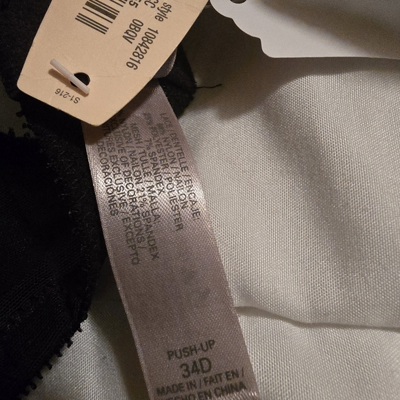 Victoria's Secret Black and Cream Lace Bra - Picture 6 of 6